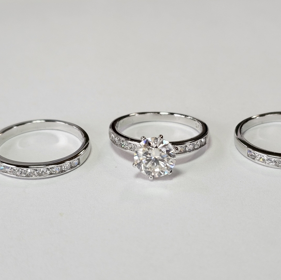 Genuine Certified 2 Carat Moissanite Rings Wedding Set. 18k/925Size 7 - Picture 11 of 12